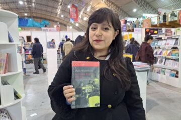 ¿Qué recomendaron los asistentes de la FIL Quito 2026? Clásicos, autoayuda y libros difíciles de conseguir entre los postulados