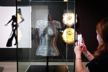 La Tate celebra el arte y la moda de los años noventa con una perspectiva muy londinense