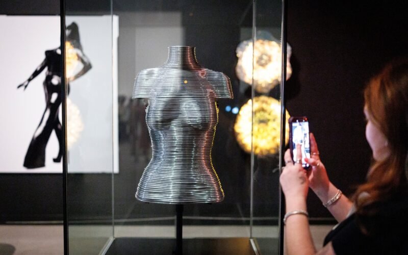 La Tate celebra el arte y la moda de los años noventa con una perspectiva muy londinense